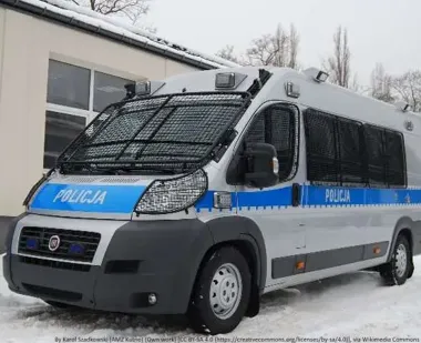 Policjanci w Piekarach Śląskich kontrolują pieszych i kierowców